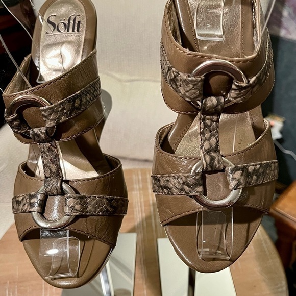 SOFFT Women's 8W Taupe Beige‎ Leather Snakeskin Pump Spool Heel Slip-On Sandals - Picture 5 of 14